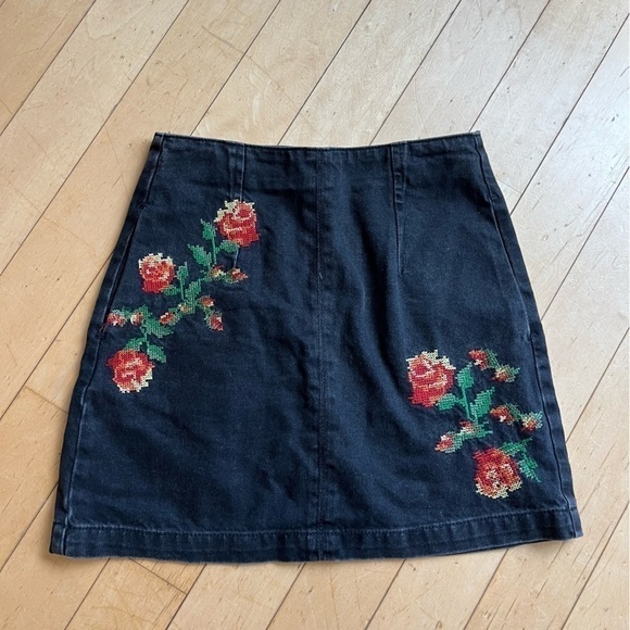 Topshop Dresses & Skirts - Topshop Embroidered Flower Mini Denim Skirt